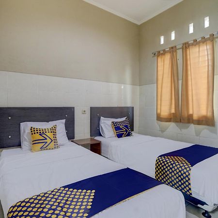 Oyo Life 90159 Puri Asoka Guest House Semarang Exterior foto