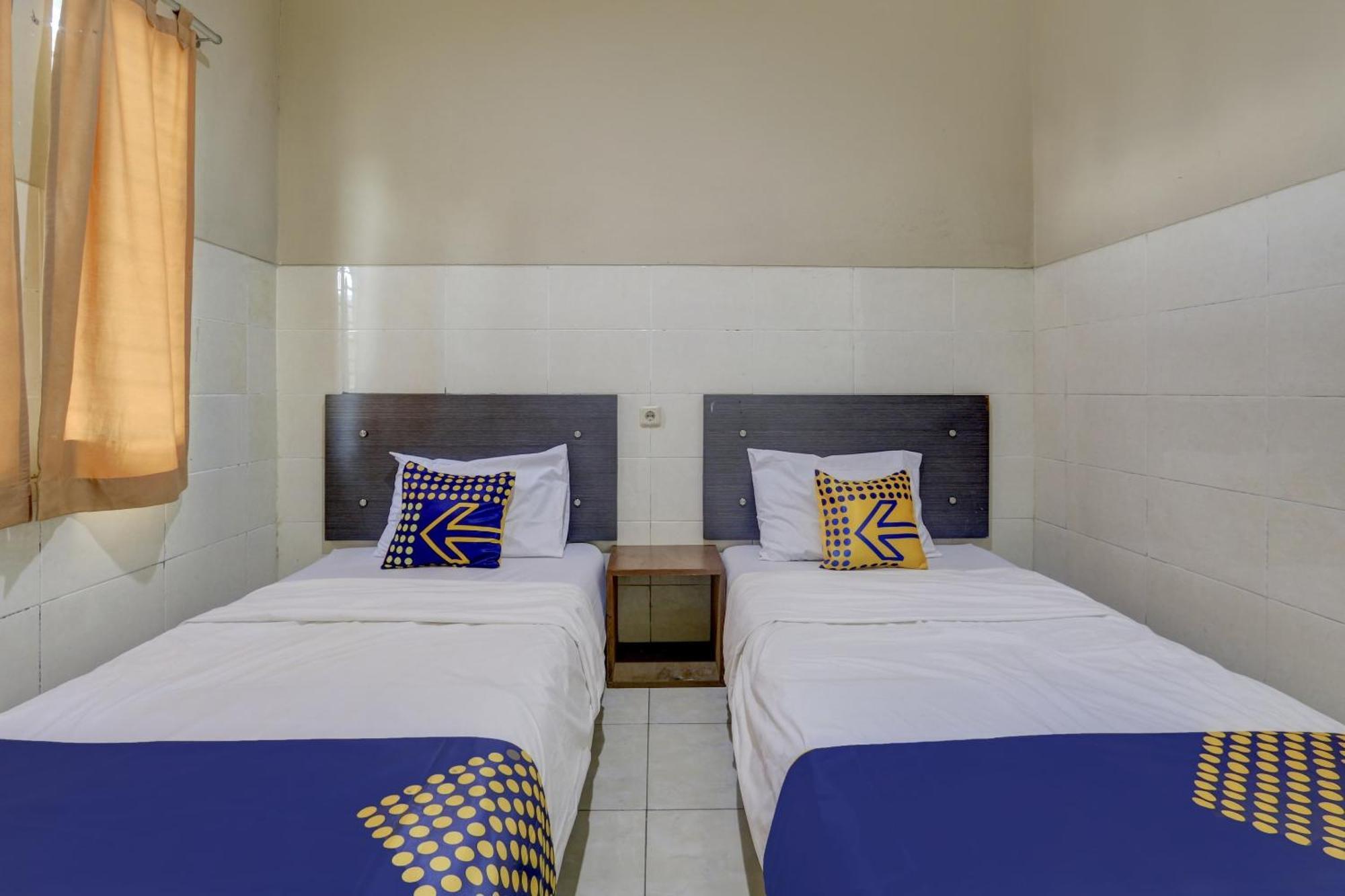 Oyo Life 90159 Puri Asoka Guest House Semarang Exterior foto
