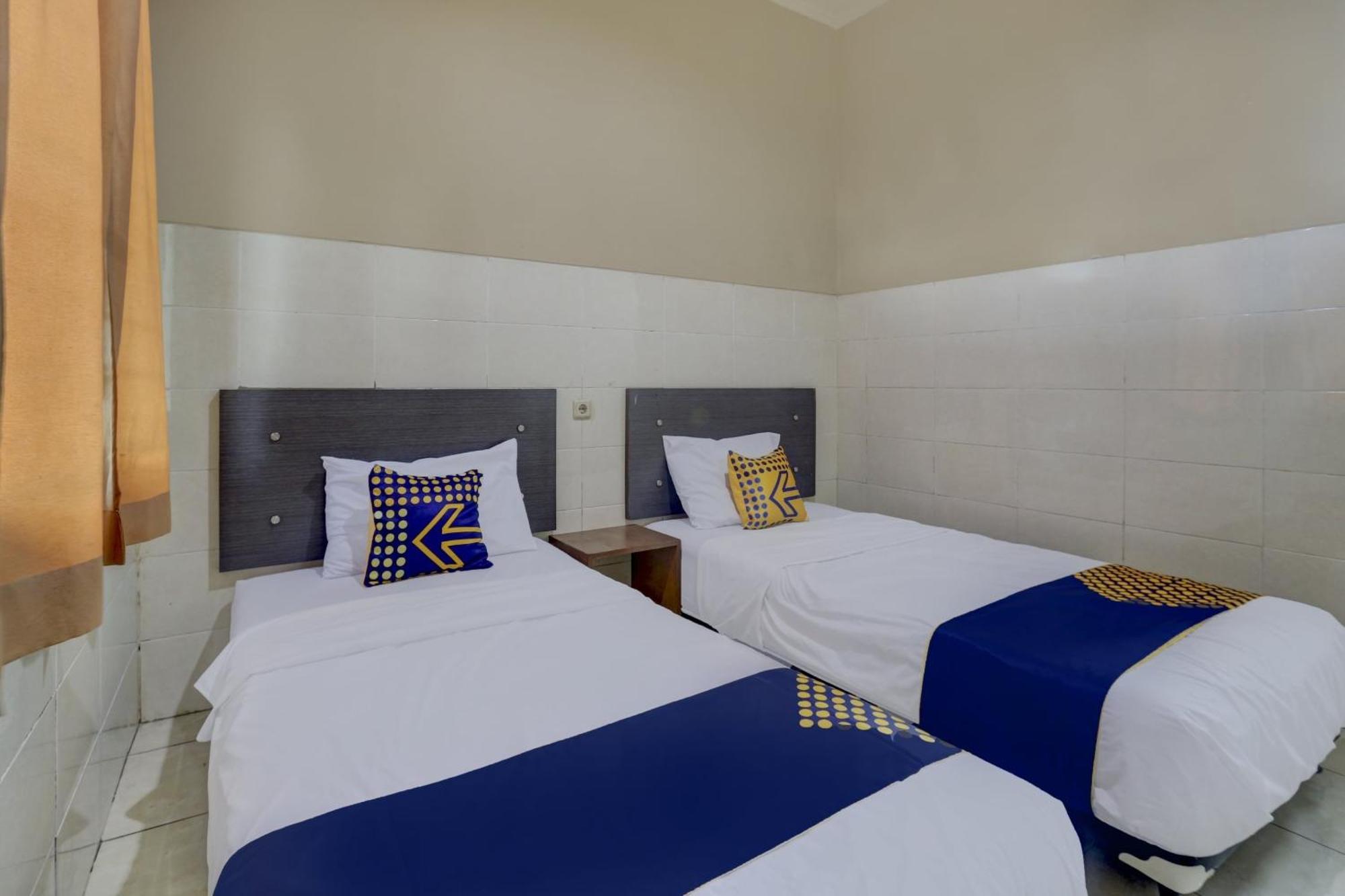 Oyo Life 90159 Puri Asoka Guest House Semarang Exterior foto
