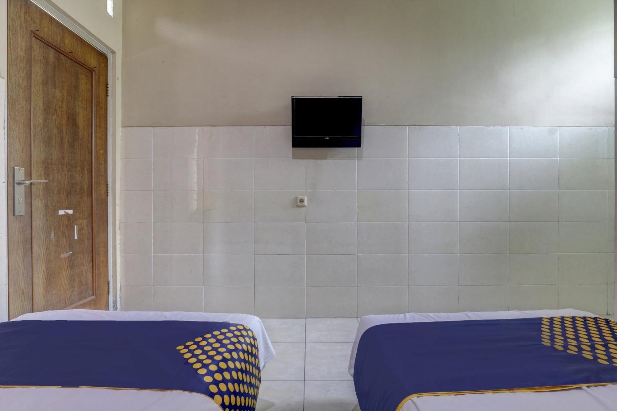 Oyo Life 90159 Puri Asoka Guest House Semarang Exterior foto