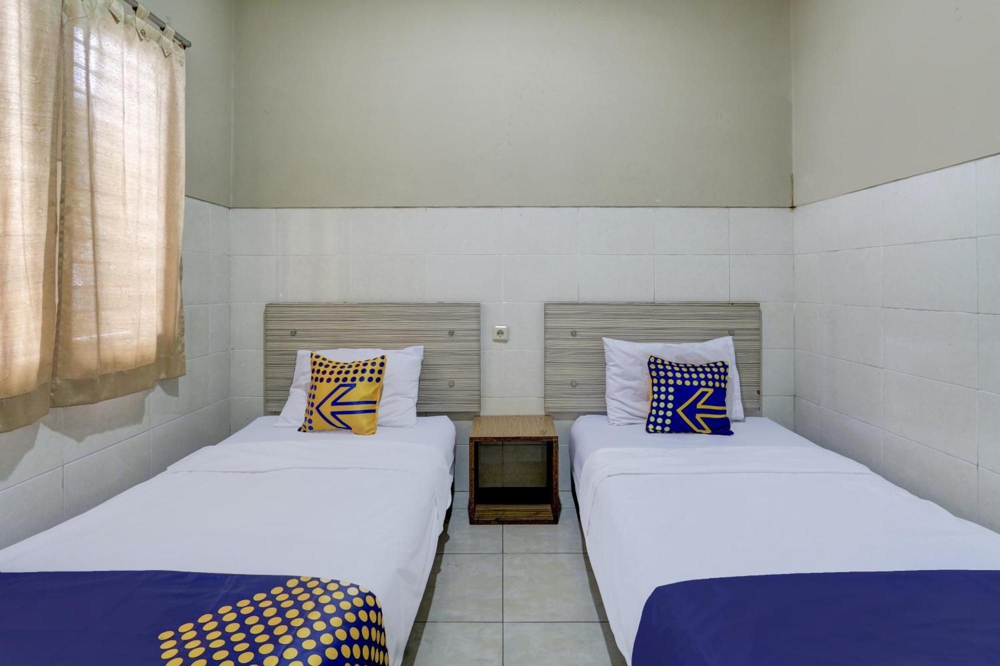 Oyo Life 90159 Puri Asoka Guest House Semarang Exterior foto